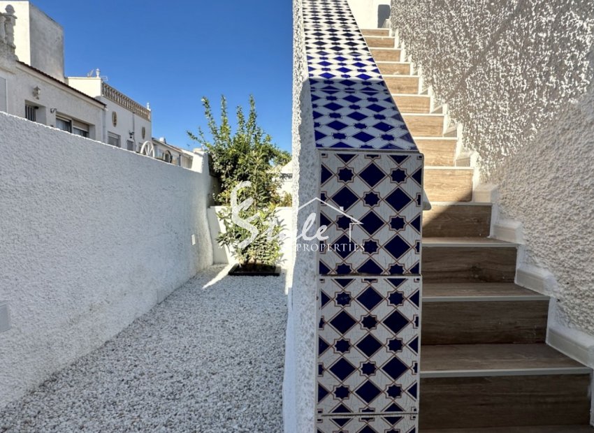 Resale - Bungalow - Orihuela Costa  - Las Filipinas