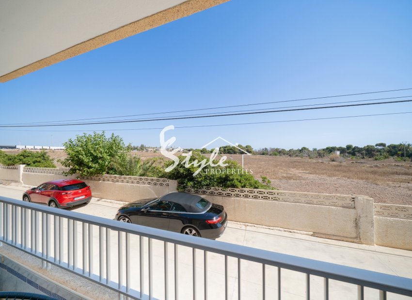 Resale - Flat - Orihuela Costa  - Punta Prima