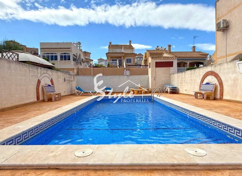 Resale - Semi - Detached Villa - Orihuela Costa  - Los Altos