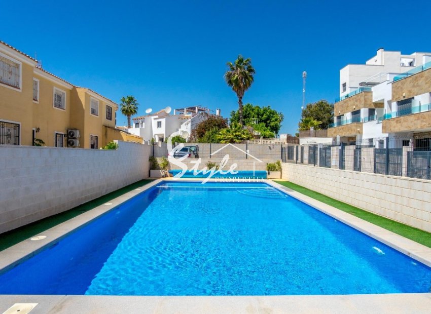 Resale - Semi - Detached Villa - Orihuela Costa  - Villamartin