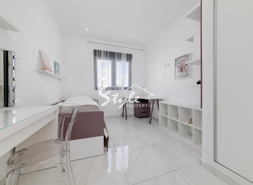 Resale - Semi - Detached Villa - Orihuela Costa  - Villamartin