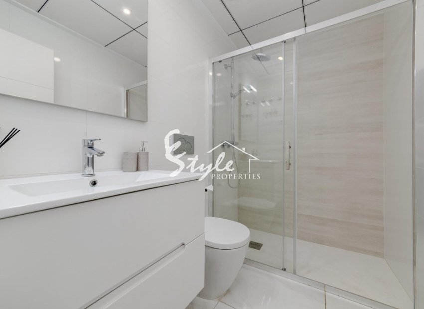 Resale - Semi - Detached Villa - Orihuela Costa  - Villamartin