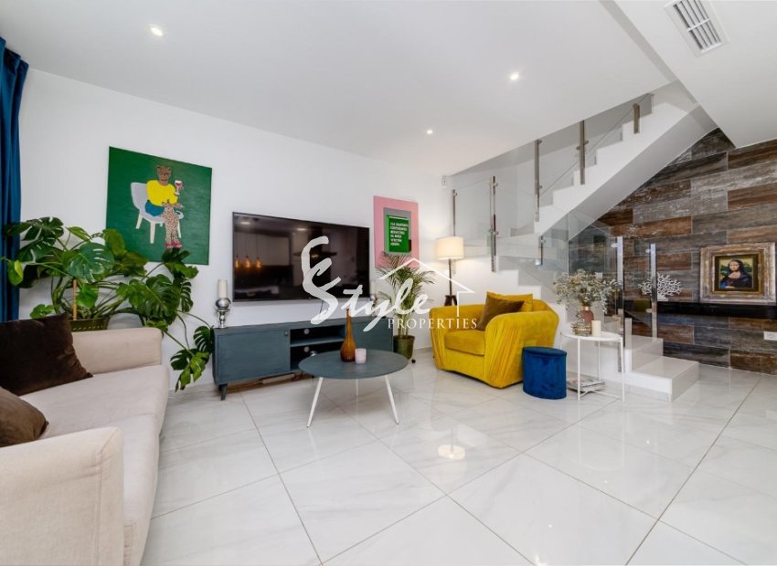 Resale - Semi - Detached Villa - Orihuela Costa  - Villamartin