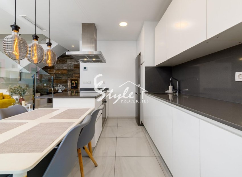 Resale - Semi - Detached Villa - Orihuela Costa  - Villamartin