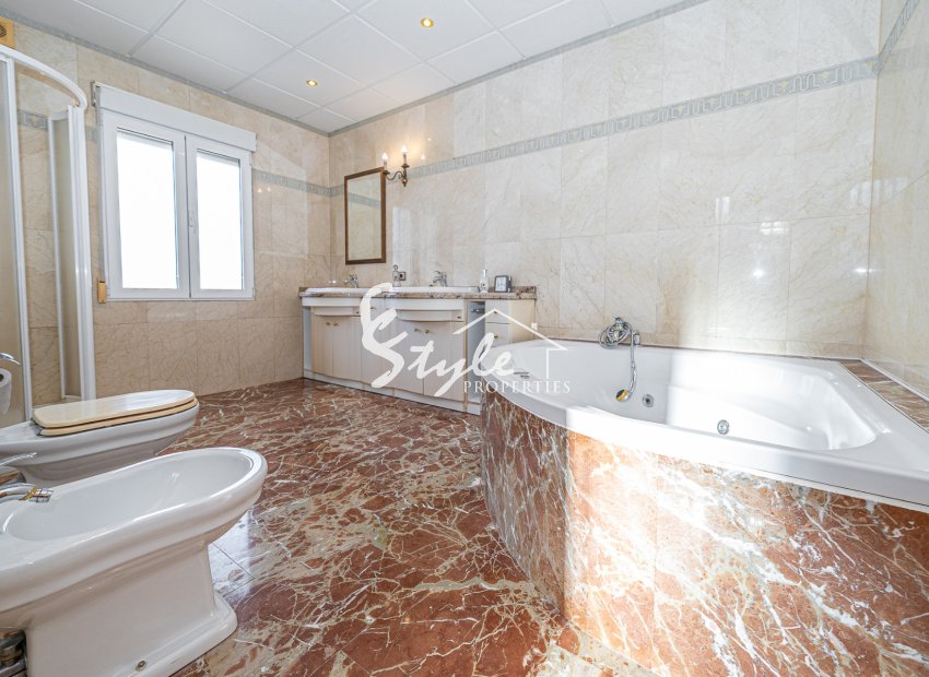 Resale - Semi - Detached Villa - Torrevieja - El Chaparral