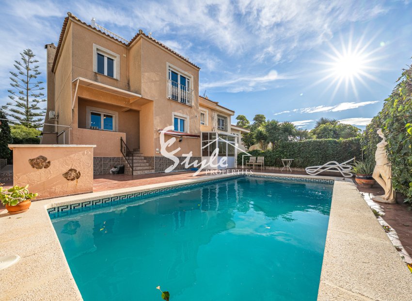 Resale - Semi-Detached Villa - Torrevieja - El Chaparral