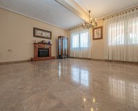 Resale - Semi-Detached Villa - Torrevieja - El Chaparral