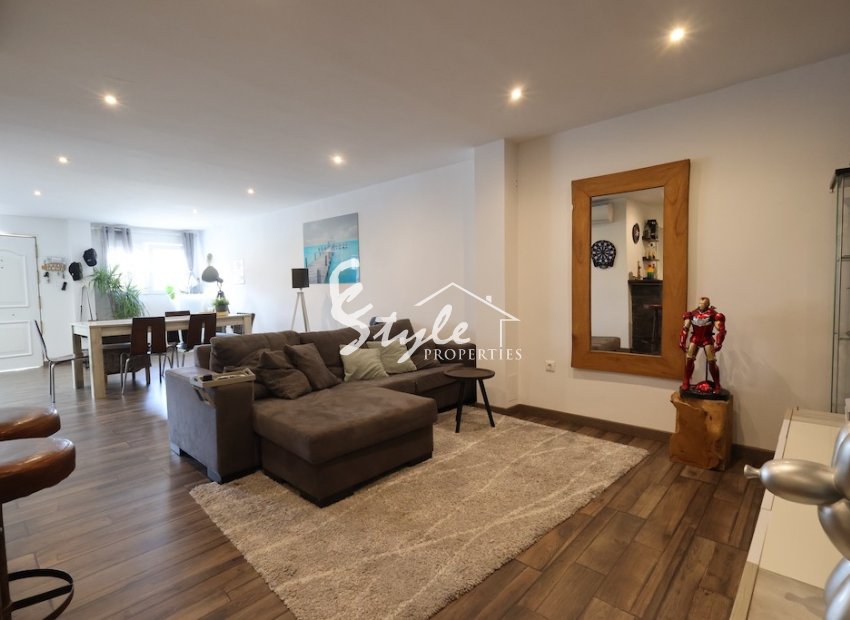 Resale - Semi - Detached Villa - Torrevieja