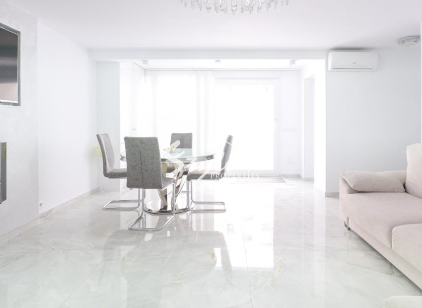 Resale - terraced house - Torrevieja - Punta Prima