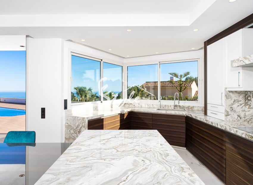 Resale - Villa - Altea