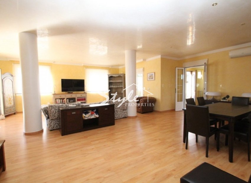 Resale - Villa - Cabo Roig