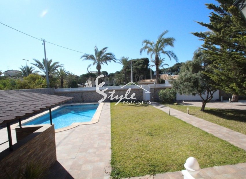 Resale - Villa - Cabo Roig