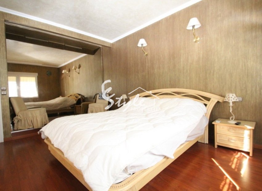 Resale - Villa - Cabo Roig