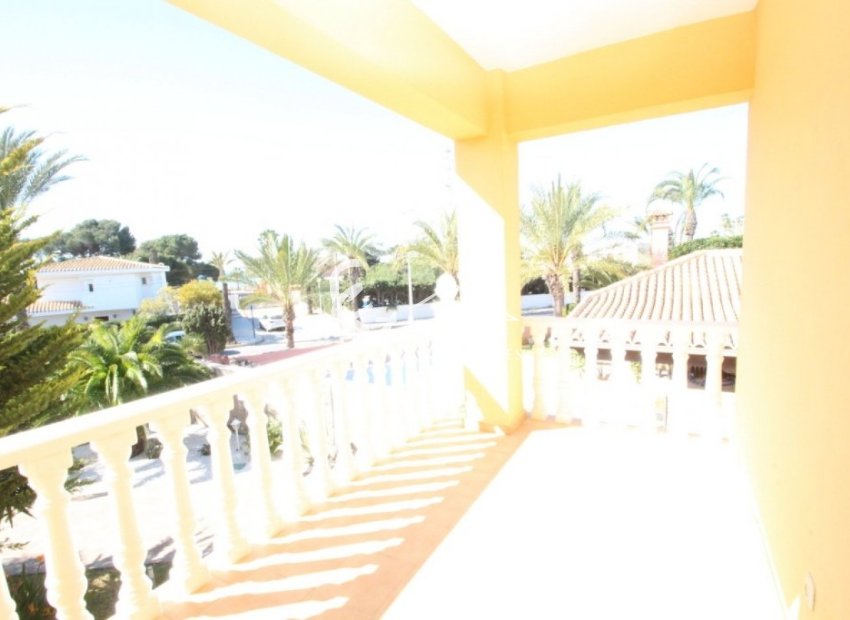 Resale - Villa - Cabo Roig