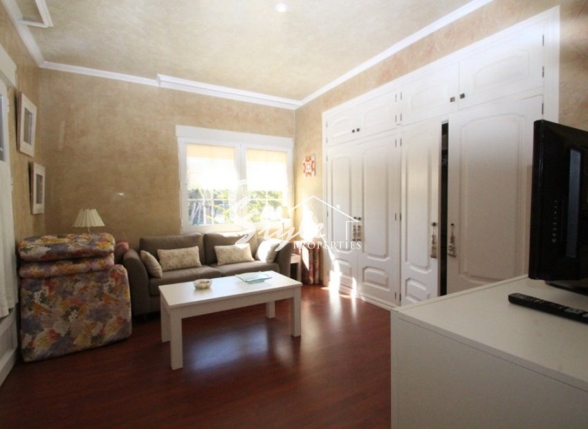 Resale - Villa - Cabo Roig