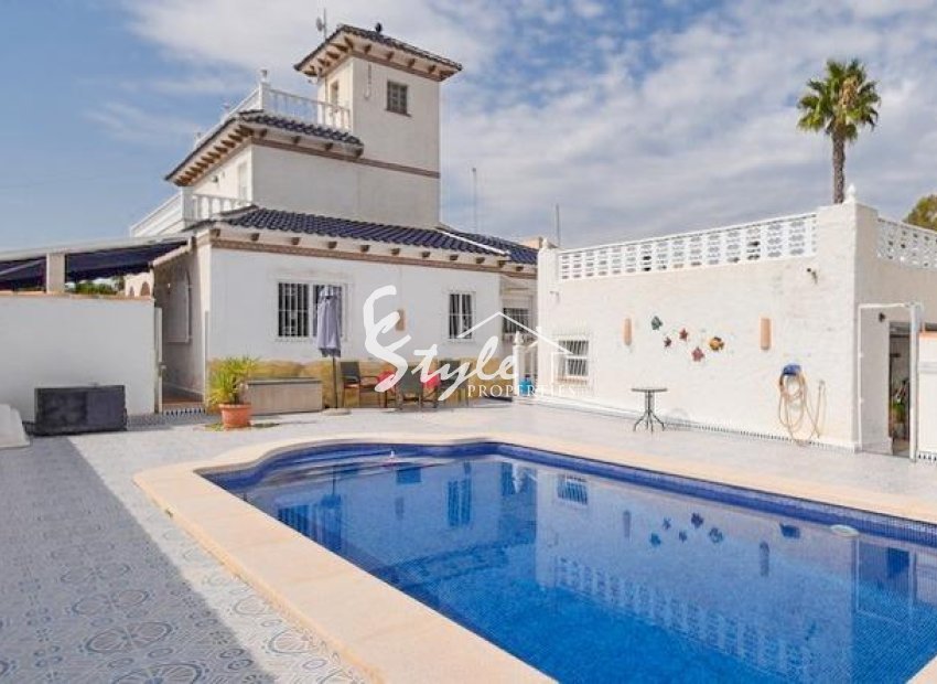 Resale - Villa - Cabo Roig