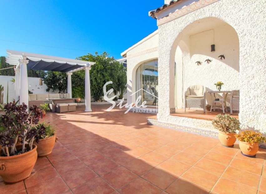 Resale - Villa - Cabo Roig