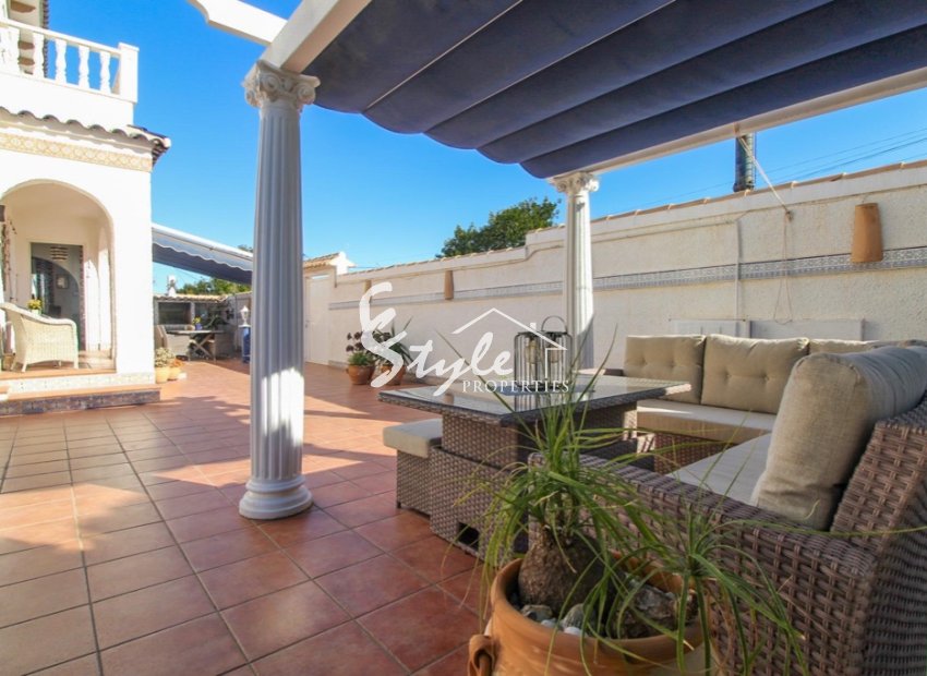 Resale - Villa - Cabo Roig