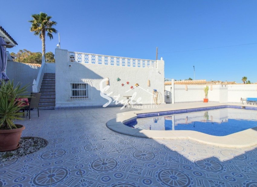 Resale - Villa - Cabo Roig