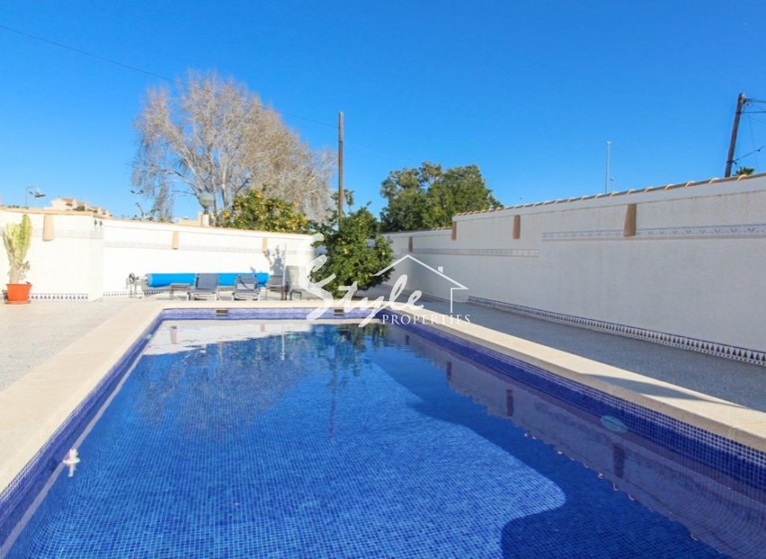 Resale - Villa - Cabo Roig