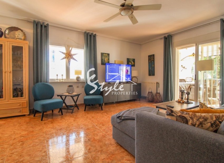 Resale - Villa - Cabo Roig