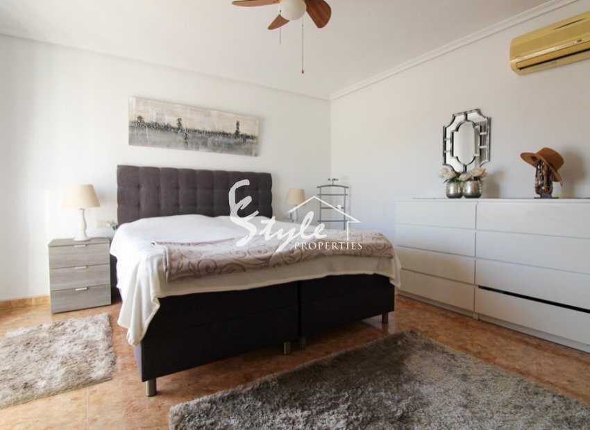 Resale - Villa - Cabo Roig