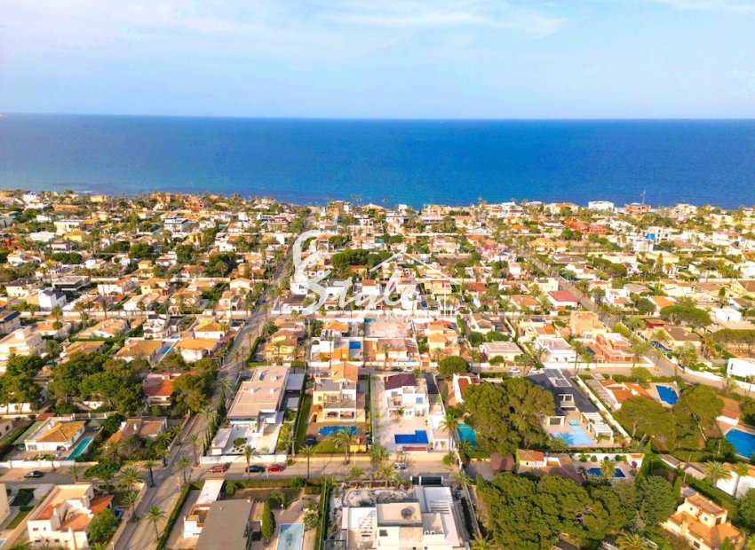 Resale - Villa - Cabo Roig