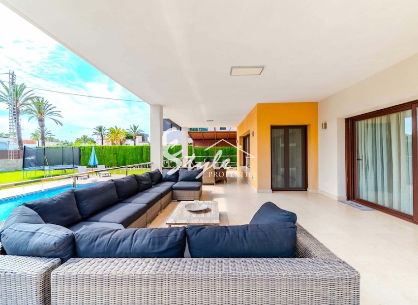 Resale - Villa - Cabo Roig