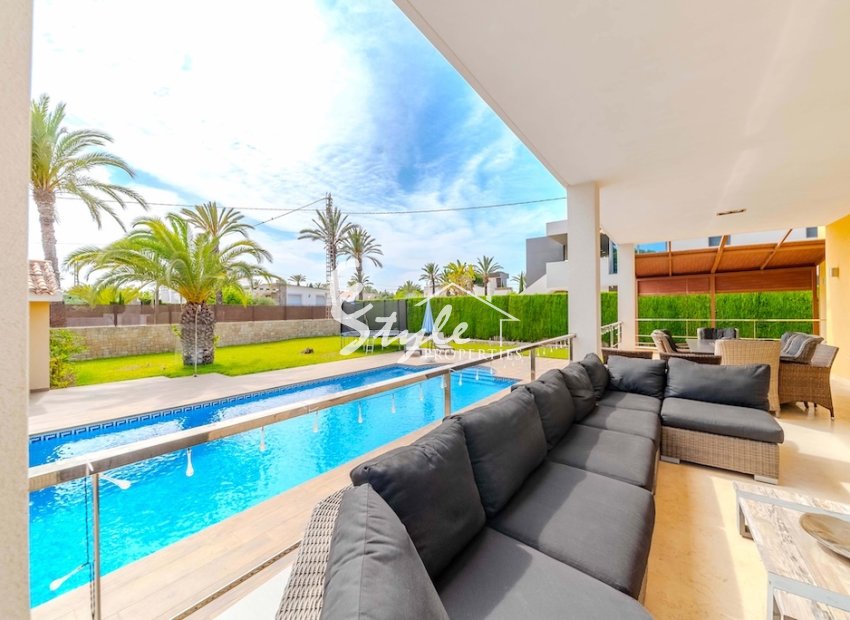 Resale - Villa - Cabo Roig