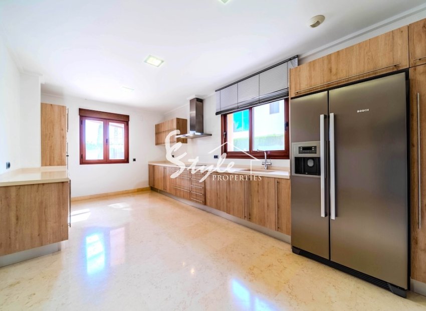 Resale - Villa - Cabo Roig