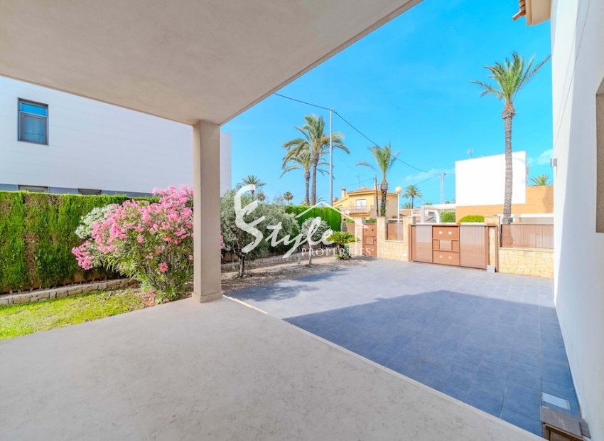 Resale - Villa - Cabo Roig