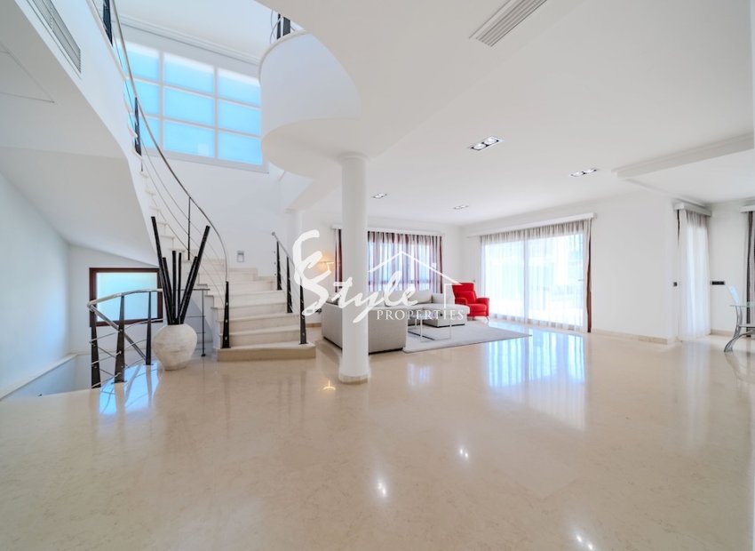 Resale - Villa - Cabo Roig