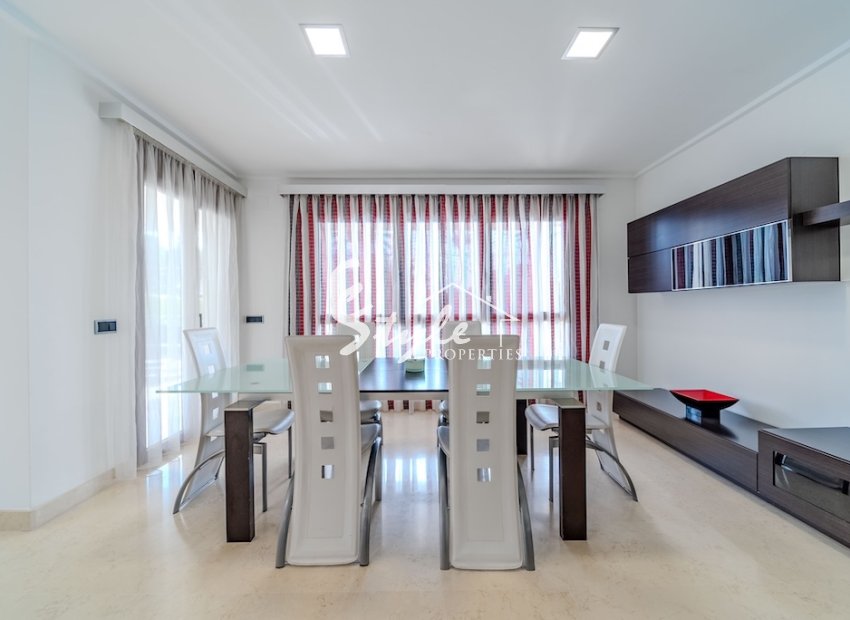 Resale - Villa - Cabo Roig