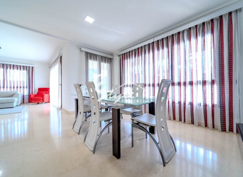 Resale - Villa - Cabo Roig