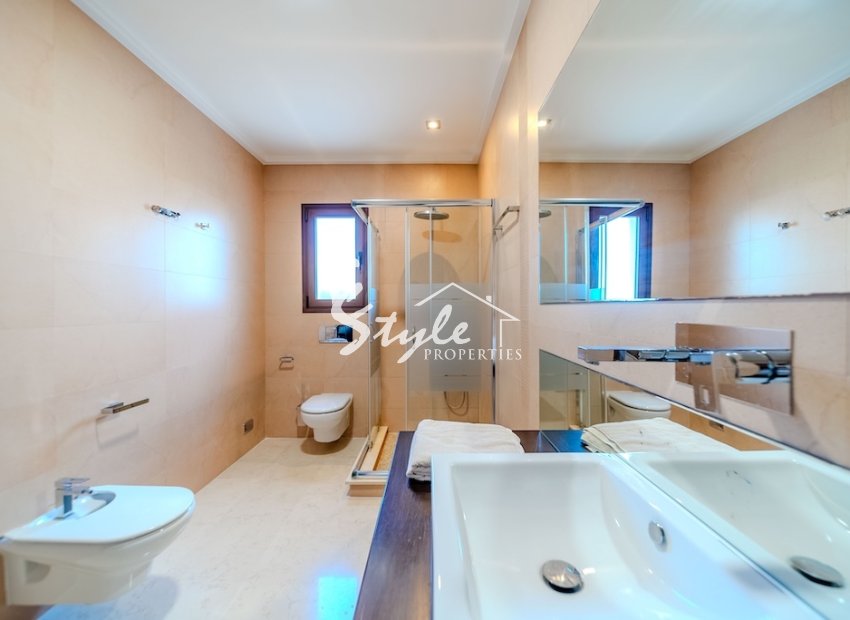 Resale - Villa - Cabo Roig