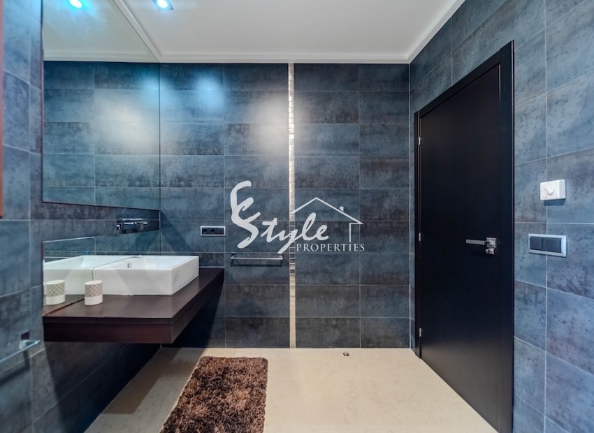 Resale - Villa - Cabo Roig