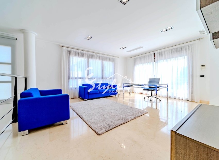 Resale - Villa - Cabo Roig