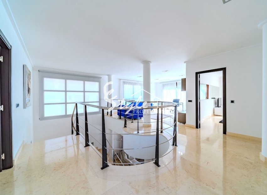 Resale - Villa - Cabo Roig