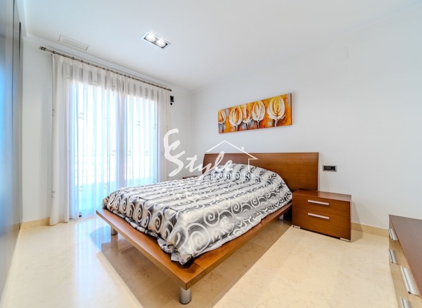 Resale - Villa - Cabo Roig