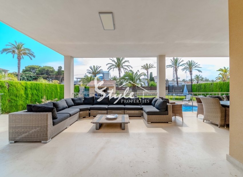 Resale - Villa - Cabo Roig