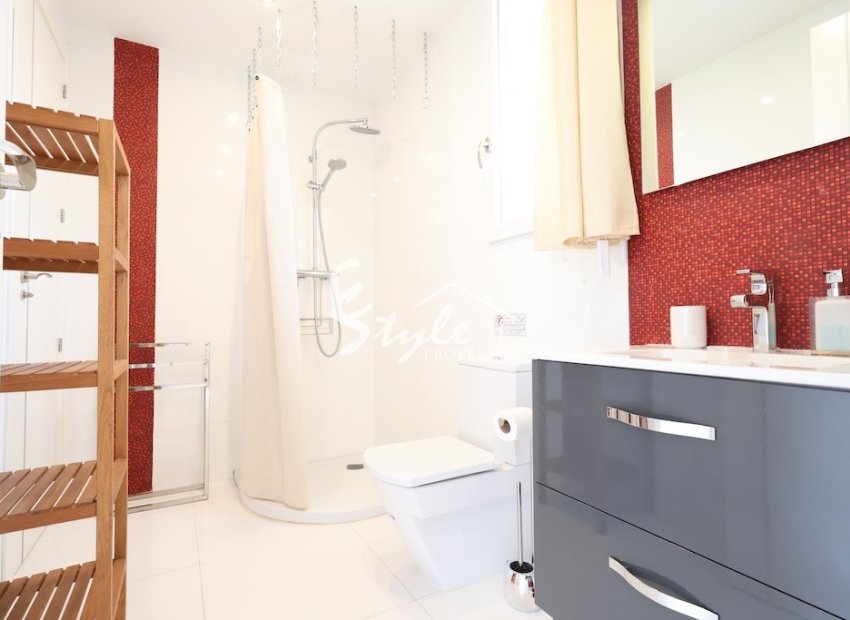 Resale - Villa - Cabo Roig