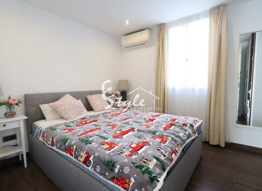 Resale - Villa - Cabo Roig