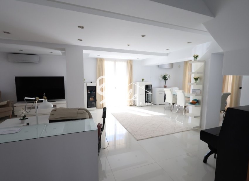 Resale - Villa - Cabo Roig
