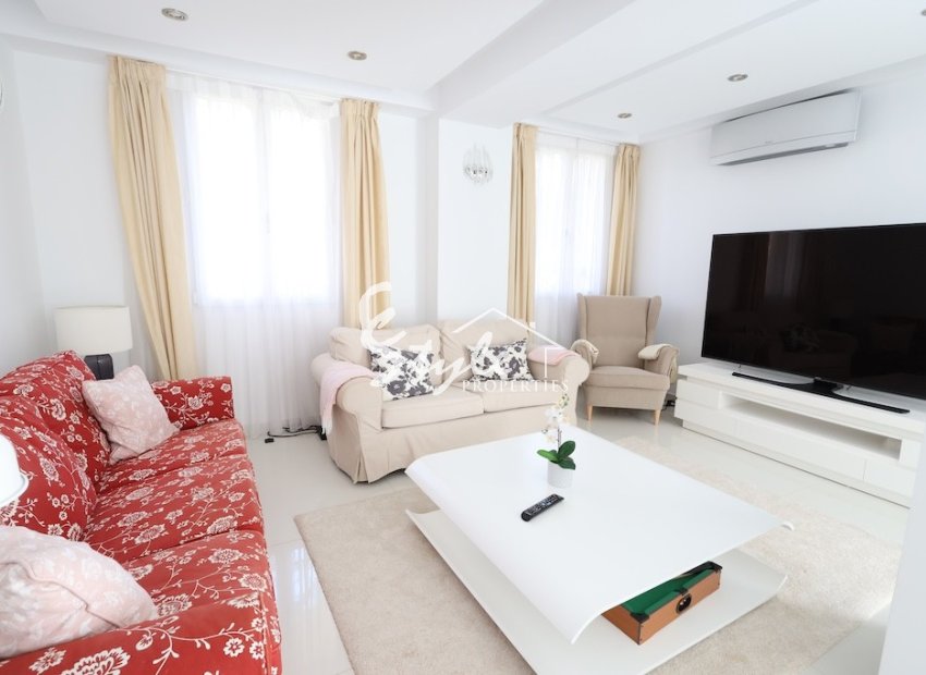 Resale - Villa - Cabo Roig