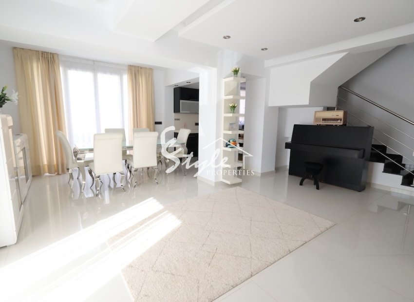 Resale - Villa - Cabo Roig