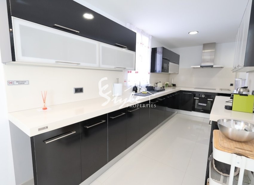 Resale - Villa - Cabo Roig