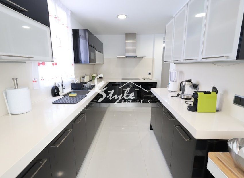 Resale - Villa - Cabo Roig