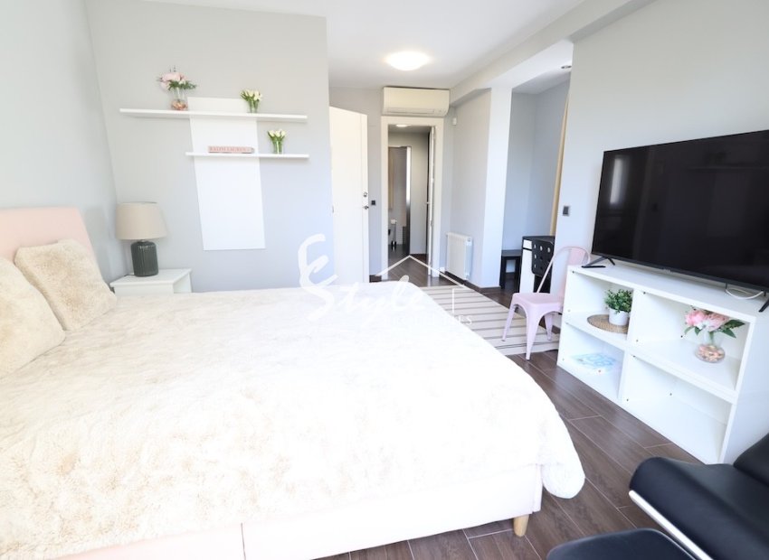 Resale - Villa - Cabo Roig