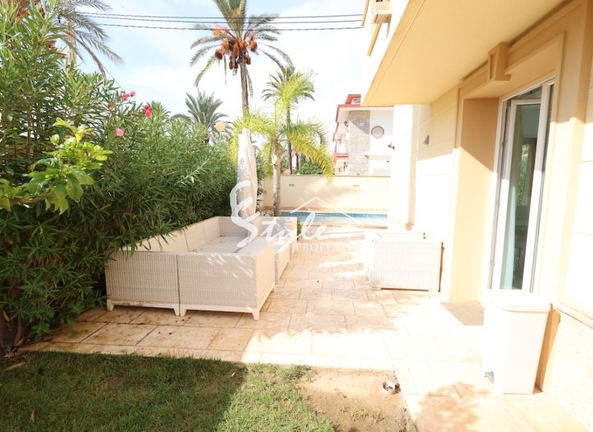 Resale - Villa - Cabo Roig