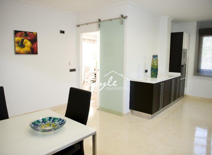 Resale - Villa - Cabo Roig